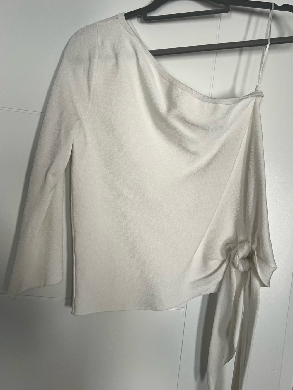 Club Monaco Cream One-Shoulder Knot Detail Top